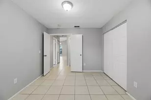 8666 SW 14th St, Pembroke Pines, FL 33025 - Photo 17