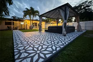 537 NW 45th St, Fort Lauderdale, FL 33309 - Photo 3