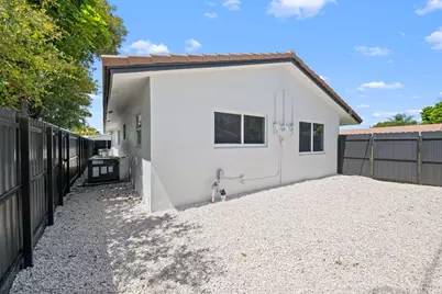 832 NE 12th Avenue, Pompano Beach, FL 33060 - Photo 7