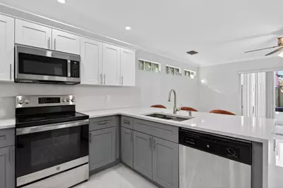 3385 Seabreeze Lane, Margate, FL 33063 - Photo 9