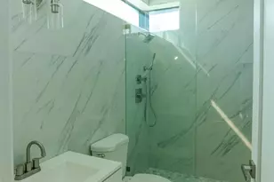 2421 NE 201st St, Miami, FL 33180 - Photo 23