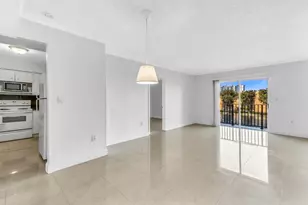 4705 NW 7th St, Miami, FL 33126 - Photo 7