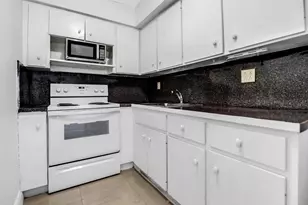 4705 NW 7th St, Miami, FL 33126 - Photo 5