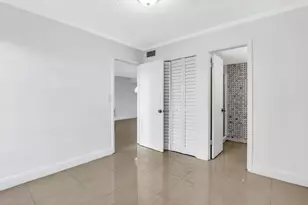 4705 NW 7th St, Miami, FL 33126 - Photo 13