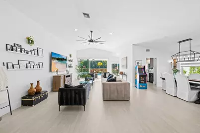 11108 E Clover Leaf Circle, Boca Raton, FL 33428 - Photo 3