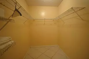 809 E Palm Run Dr, North Lauderdale, FL 33068 - Photo 9