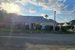 809 E Palm Run Dr, North Lauderdale, FL 33068 - Photo 7