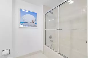 20185 E Country Club Dr, Miami, FL 33180 - Photo 29