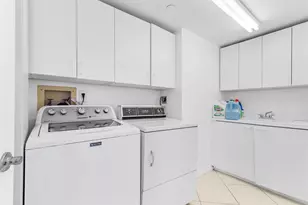 20185 E Country Club Dr, Miami, FL 33180 - Photo 33