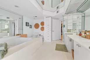 20185 E Country Club Dr, Miami, FL 33180 - Photo 25