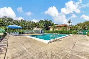 334 Lakeview Dr, Weston, FL 33326 - Photo 43