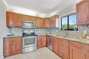 334 Lakeview Dr, Weston, FL 33326 - Photo 17