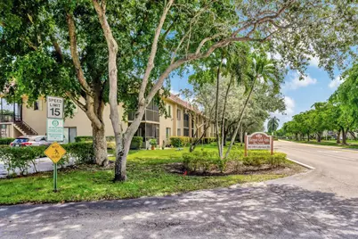 334 Lakeview Drive #204, Weston, FL 33326 - Photo 11