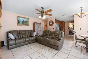 961 SW 98th Ave, Pembroke Pines, FL 33025 - Photo 35