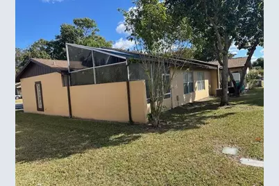 3400 Meadows Circle, Miramar, FL 33025 - Photo 9