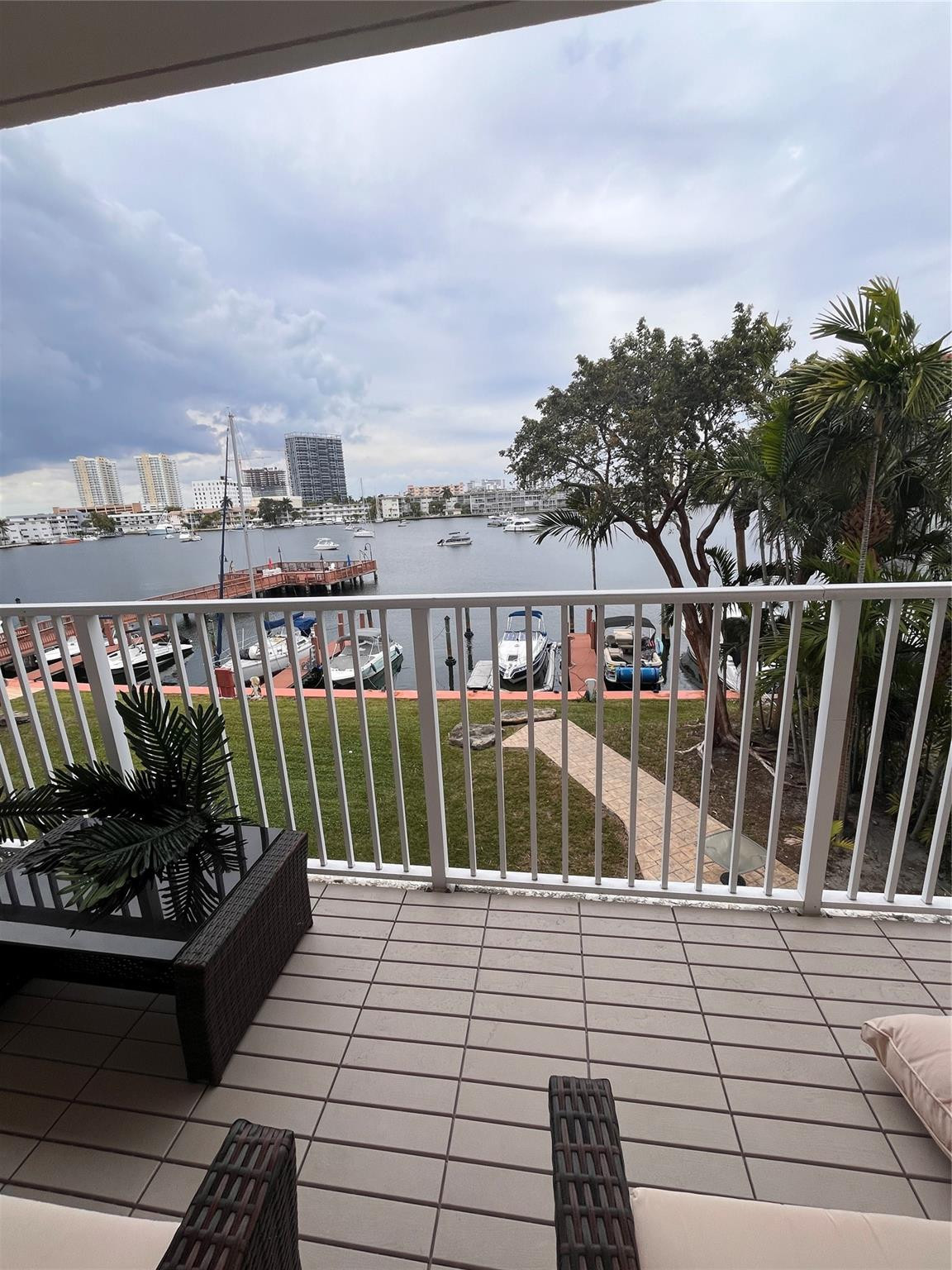 400 Golden Isles Dr #20 main architectural view