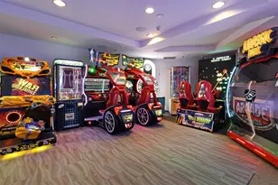 18001 Collins Ave, North Miami Beach, FL 33160 - Photo 41