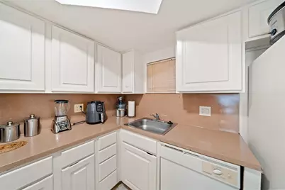 8225 Lake Drive #205, Doral, FL 33166 - Photo 5