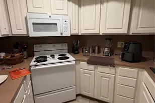 8225 Lake Dr, Doral, FL 33166 - Photo 7