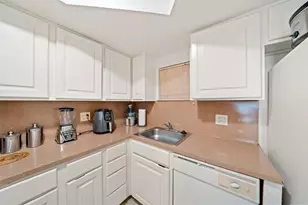 8225 Lake Dr, Doral, FL 33166 - Photo 5