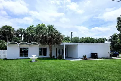 1715 York Court, Fort Pierce, FL 34982 - Photo 3