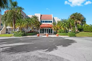 140 Lakeview Dr, Weston, FL 33326 - Photo 1