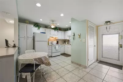 691 S Hollybrook Drive #304, Pembroke Pines, FL 33025 - Photo 9