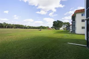 9611 N Hollybrook Lake Dr, Pembroke Pines, FL 33025 - Photo 19