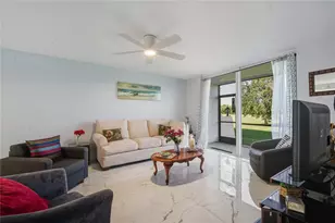 9611 N Hollybrook Lake Dr, Pembroke Pines, FL 33025 - Photo 9