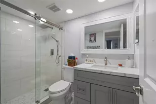 9611 N Hollybrook Lake Dr, Pembroke Pines, FL 33025 - Photo 15