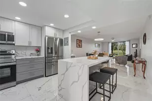 9611 N Hollybrook Lake Dr, Pembroke Pines, FL 33025 - Photo 1