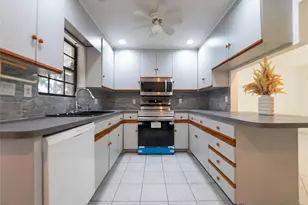 2064 E Carol Cir, West Palm Beach, FL 33415 - Photo 3