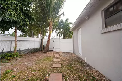 2064 E Carol Circle, West Palm Beach, FL 33415 - Photo 17