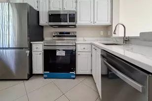 2228 N Cypress Bend Dr, Pompano Beach, FL 33069 - Photo 7