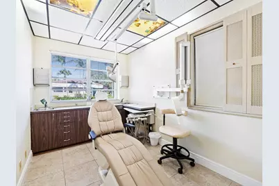 1130 Bayview Drive, Fort Lauderdale, FL 33304 - Photo 23