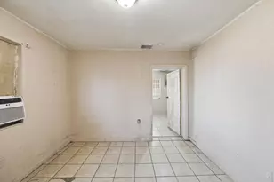 4925 E 9th Ct, Hialeah, FL 33013 - Photo 19