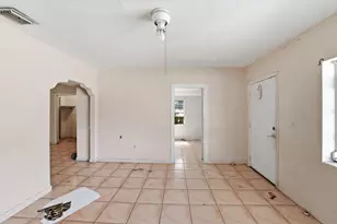 4925 E 9th Ct, Hialeah, FL 33013 - Photo 31
