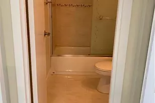 250 Jacaranda Dr, Plantation, FL 33324 - Photo 9