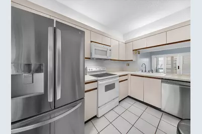 207 E Hemingway Circle #22, Margate, FL 33063 - Photo 13