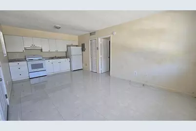 1290 NE 142nd Street #6, North Miami, FL 33161 - Photo 1