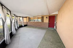 909 Canal Cir, Sebastian, FL 32958 - Photo 5