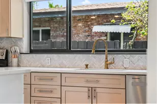 1908 NE 27th St, Fort Lauderdale, FL 33306 - Photo 15