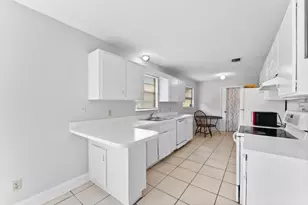 636 SW Eyerly Ave, Port Saint Lucie, FL 34983 - Photo 9