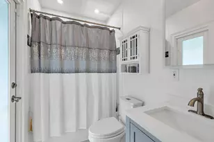 1920 NE 57th St, Fort Lauderdale, FL 33308 - Photo 17