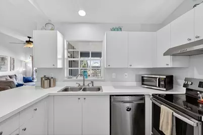 165 SW Eyerly Avenue, Port Saint Lucie, FL 34983 - Photo 13