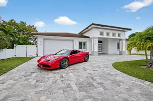 711 NE 6th St, Boca Raton, FL 33432 - Photo 1