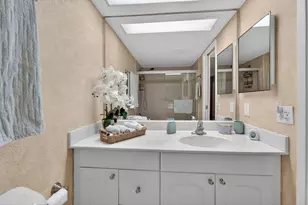 575 Oaks Ln, Pompano Beach, FL 33069 - Photo 13