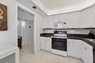 575 Oaks Ln, Pompano Beach, FL 33069 - Photo 25
