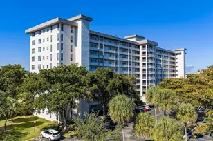 575 Oaks Ln, Pompano Beach, FL 33069 - Photo 1