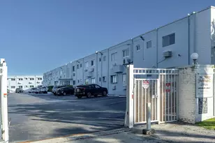 2700 NE 135th St, Miami, FL 33181 - Photo 3